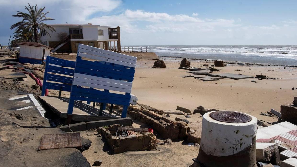 Playa de la Antilla tras el temporal