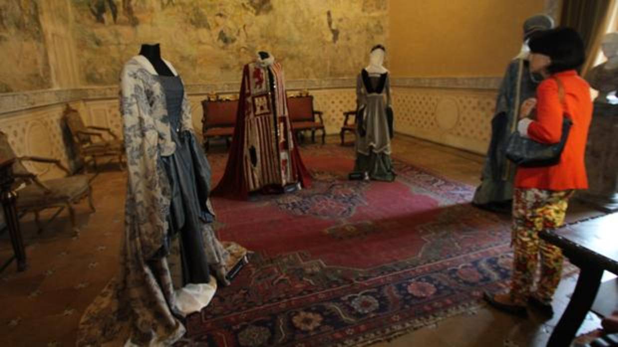 Trajes en la exposición sobre Isabel la Católica que se celebró en Sevilla