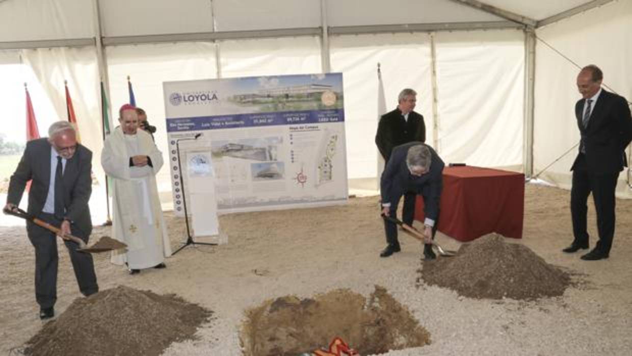 Colocación de la primera piedra del Campus universitario Loyola Andalucía en Dos Hermanas