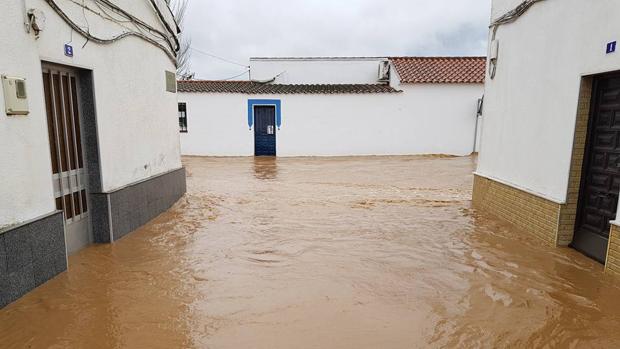 La lluvia provoca cortes de carreteras en la comarca del Guadiato de Córdoba