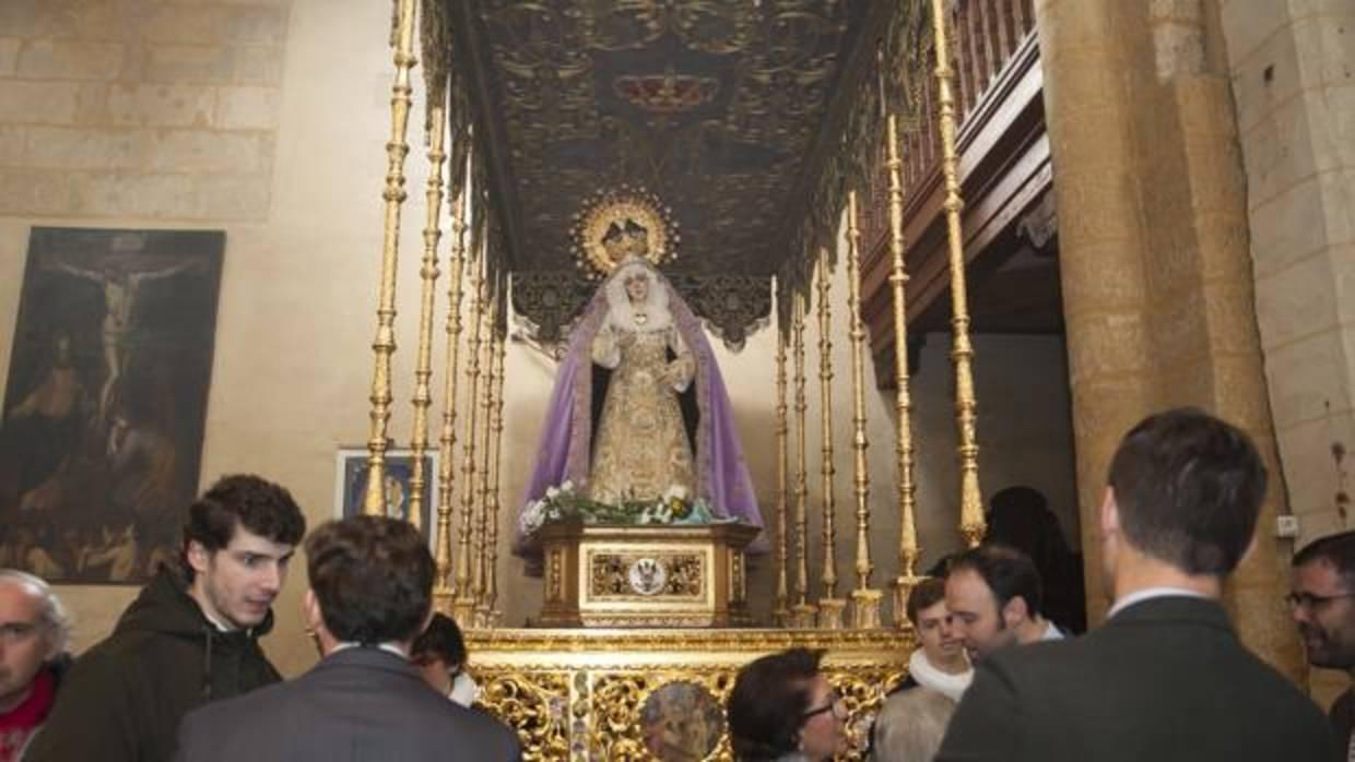 Subida al paso de la Virgen de las Lágrimas