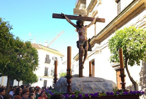 El Cristo de la Universidad, esta tarde durante su estación de penietencia