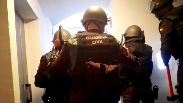 Los guardias civiles atropellados por el narco en Granada luchan por volver a caminar