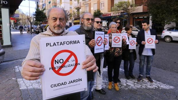 Una plataforma vecinal asegura con firmas que el 80 por ciento no quiere la peatonalizar Ciudad Jardín