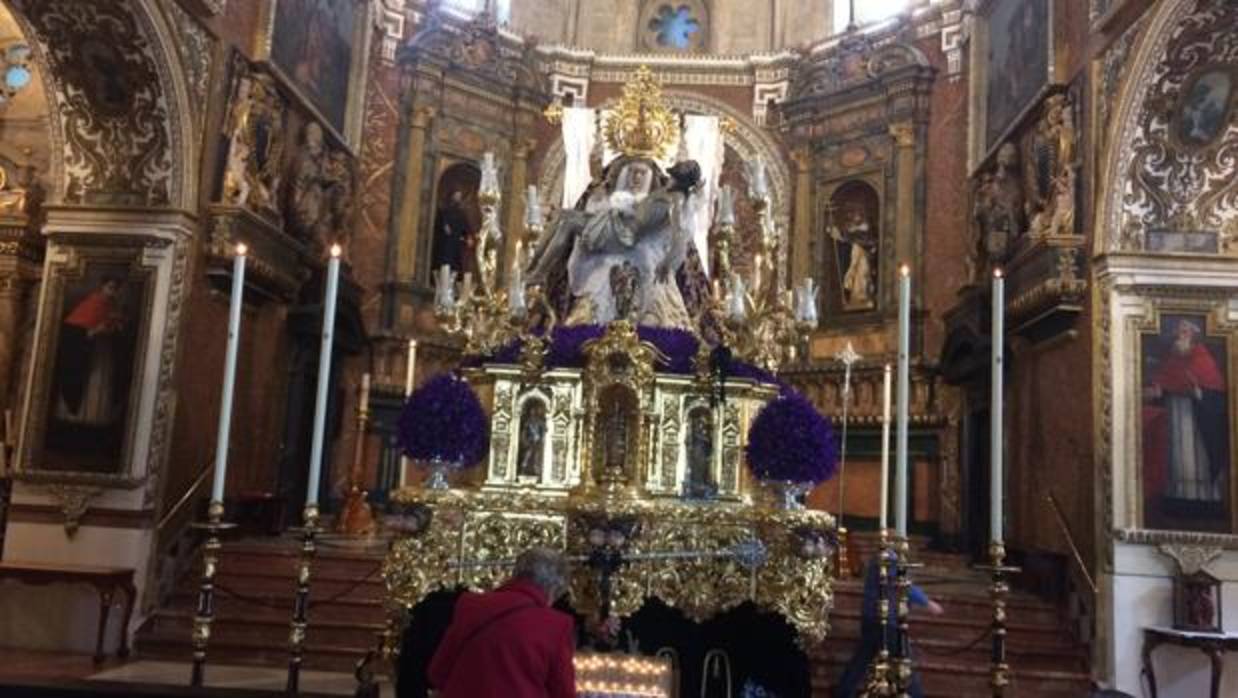 La Virgen de las Angustias de Córdoba, sobre su paso procesional en San Agustín