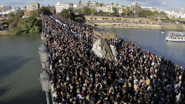 La multitud en Semana Santa provoca pánico a una minoría