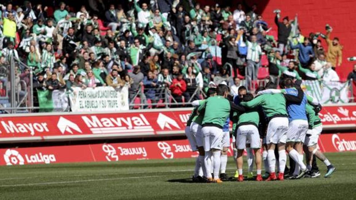 Los jugadores del Córdoba hacen una conjura en Soria