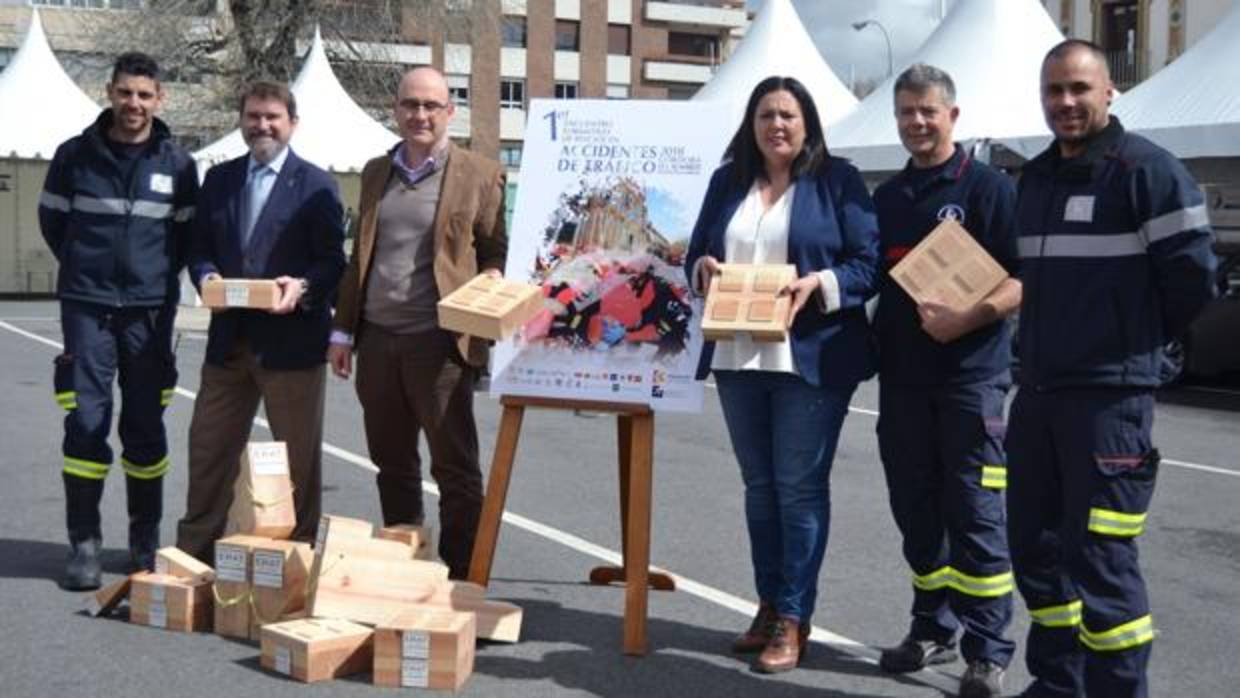 Juan Carandell (segundo por la izquierda) y Dolores Amo, en un acto del Consorcio