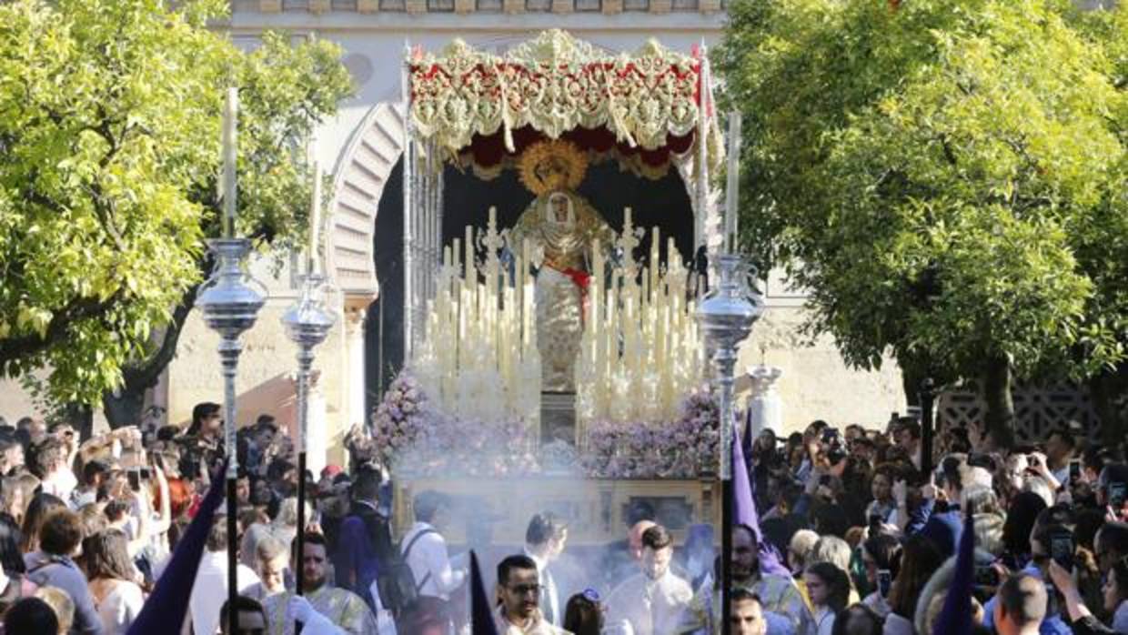 La Virgen de la Salud, en su primera estación de penitencia en la Semana Santa de Córdoba