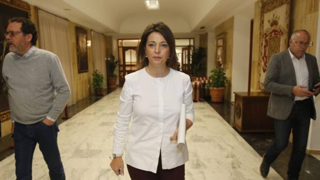 La alcaldesa, Isabel Ambrosio, esta mañana en el Ayuntamiento