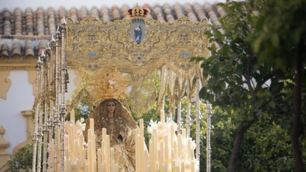 La Virgen de la Alegría con su nueva bambalina frontal