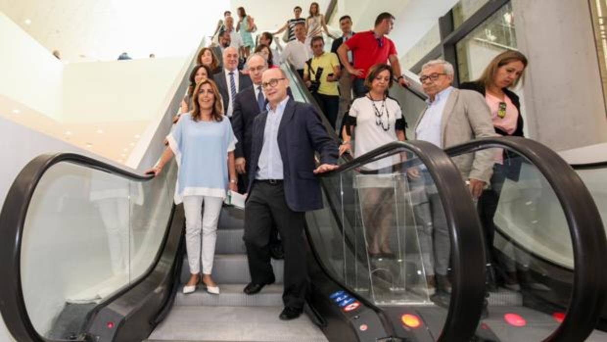 Susana Díaz acompañada de otras autoriades en la Ciudad de la Justicia de Córdoba el 14 de julio pasado