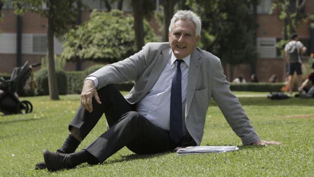 Francisco Figueroa: «Podemos quedarnos sin playas en Andalucía»