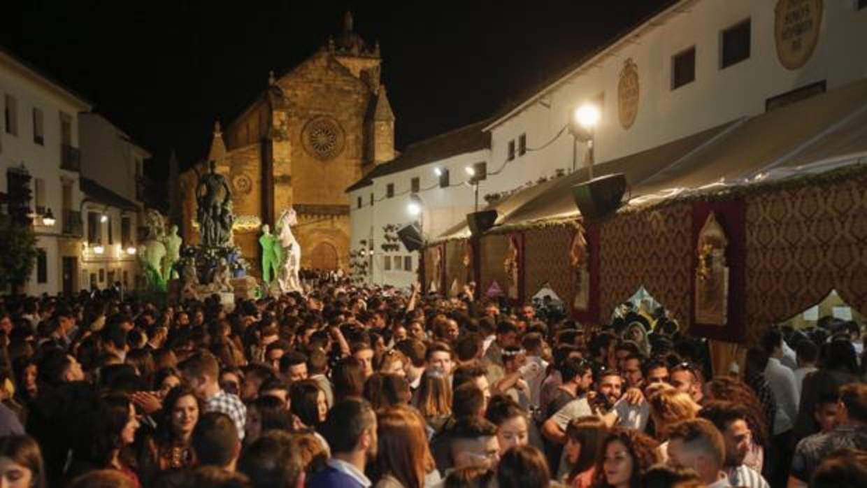 La Cruz de Santa Marina registró anoche una gran afluencia de gente