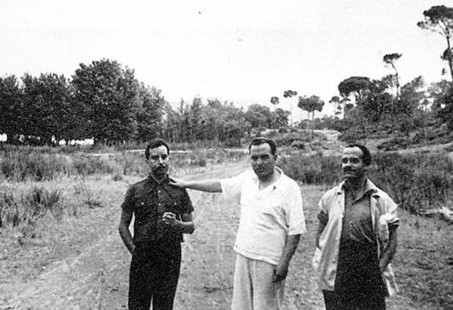 Pablo García Baena, Juan Bernier y Miguel del Moral, en Trassierra