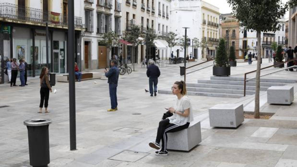 Calle Capitulares, con el granito como principal elemento en su remodelación