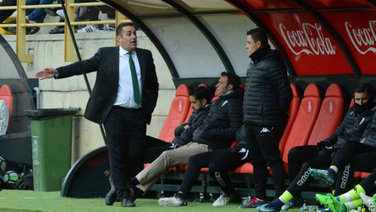 El entrenador del Córdoba CF, José Ramón Sandoval, en el Reino de León