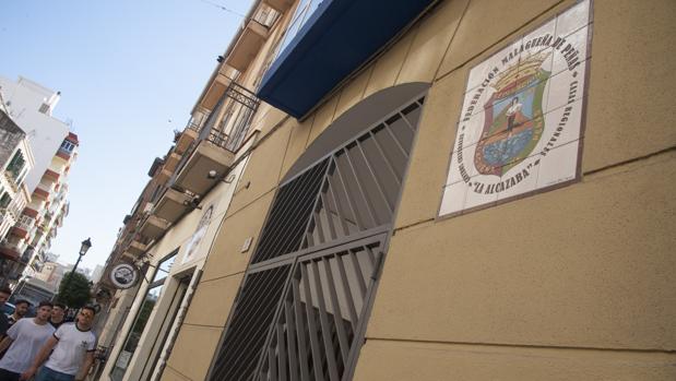 Bingos ilegales y gastos con la visa oro, las prácticas que han quebrado las peñas de Málaga