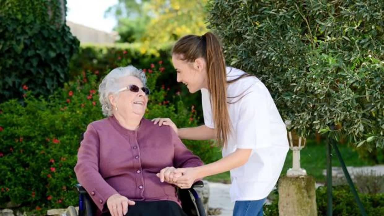 La Diputación malagueña se ha propuesto paliar el problema de los ancianos que viven solos
