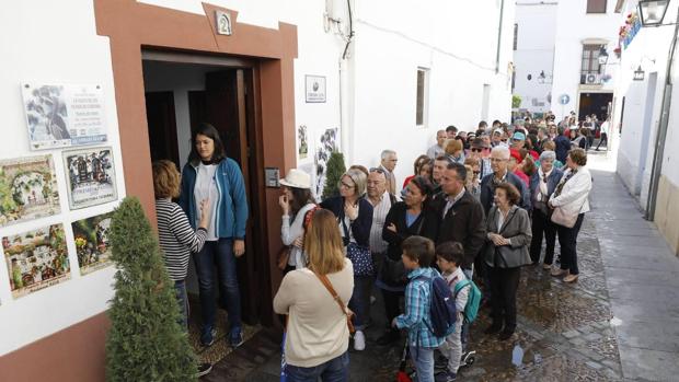 Los controladores de Patios de Córdoba solo cobran 5 euros la hora en vez de los 14 que dijo el Ayuntamiento