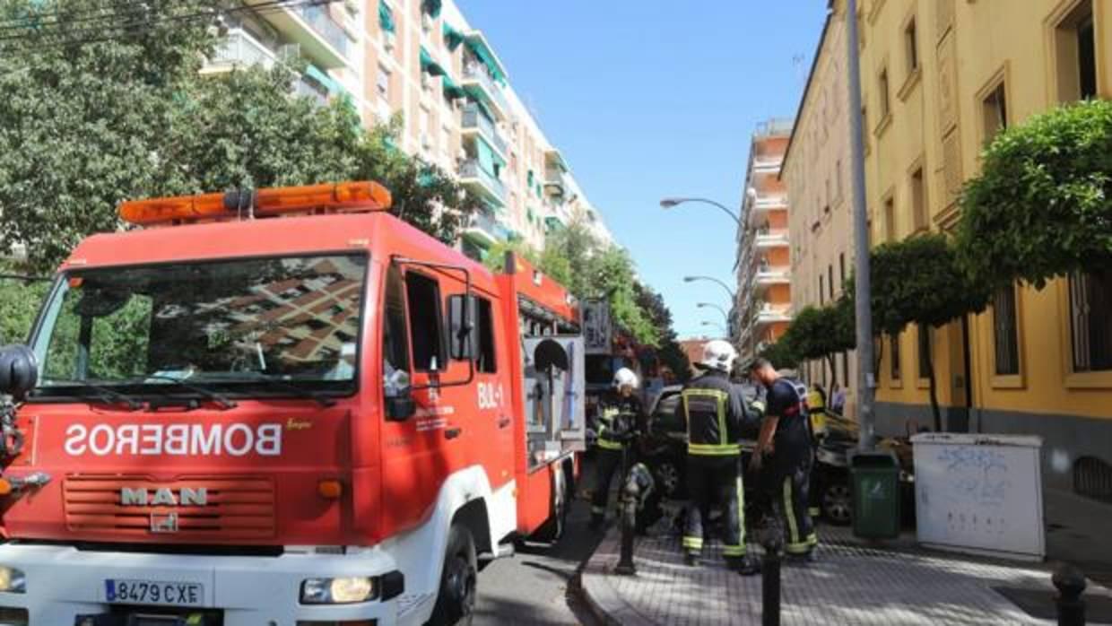 Bomberos desplazados hasta la calle Alcalde Velasco Navarro