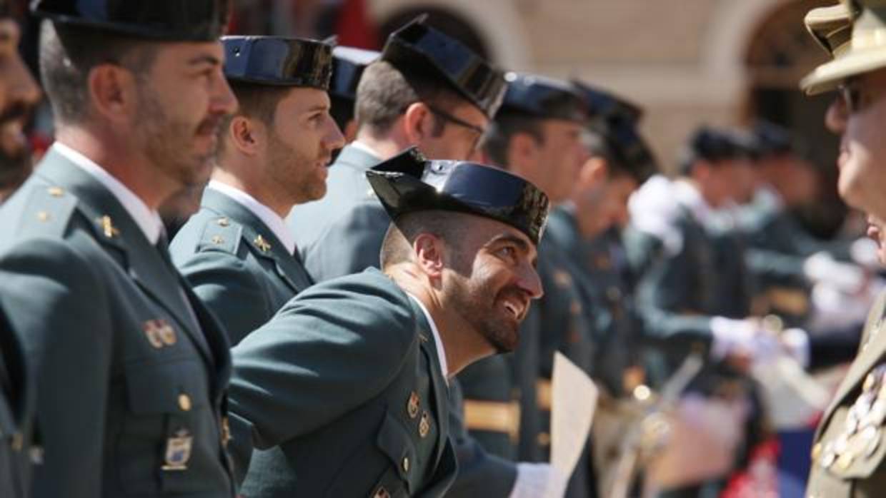 Imagen de archivo de un grupo de guardias civiles durante la entrega de Reales Despachos a los nuevos oficiales