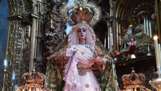 Emotivo rosario con la imagen de la Virgen de los Dolores