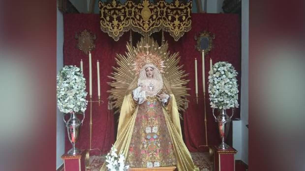 La Virgen del Amor en su ofrenda floral