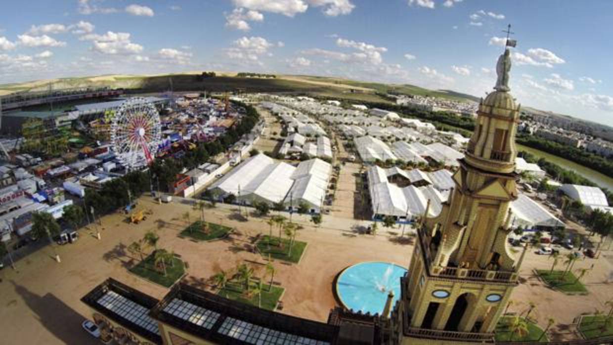 Foto cenital de la Feria de Córdoba con el estadio El Arcángel a la izquierda