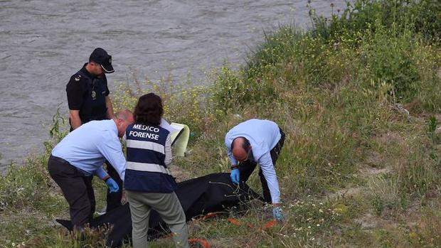 Aparece un hombre muerto en la ribera del río Genil en Granada