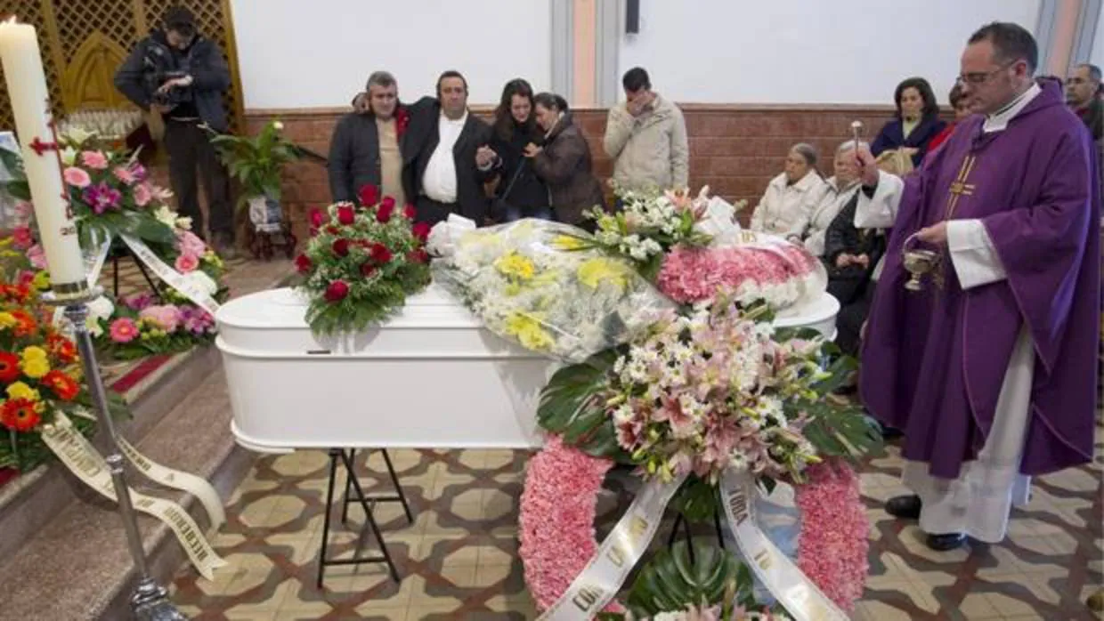 Imagen del funeral de la pequeña María Esther