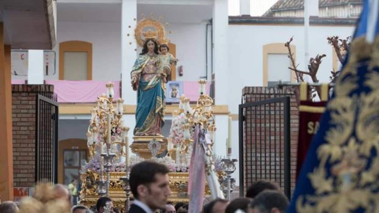 Salida procesional de María Auxiliadora Coronada