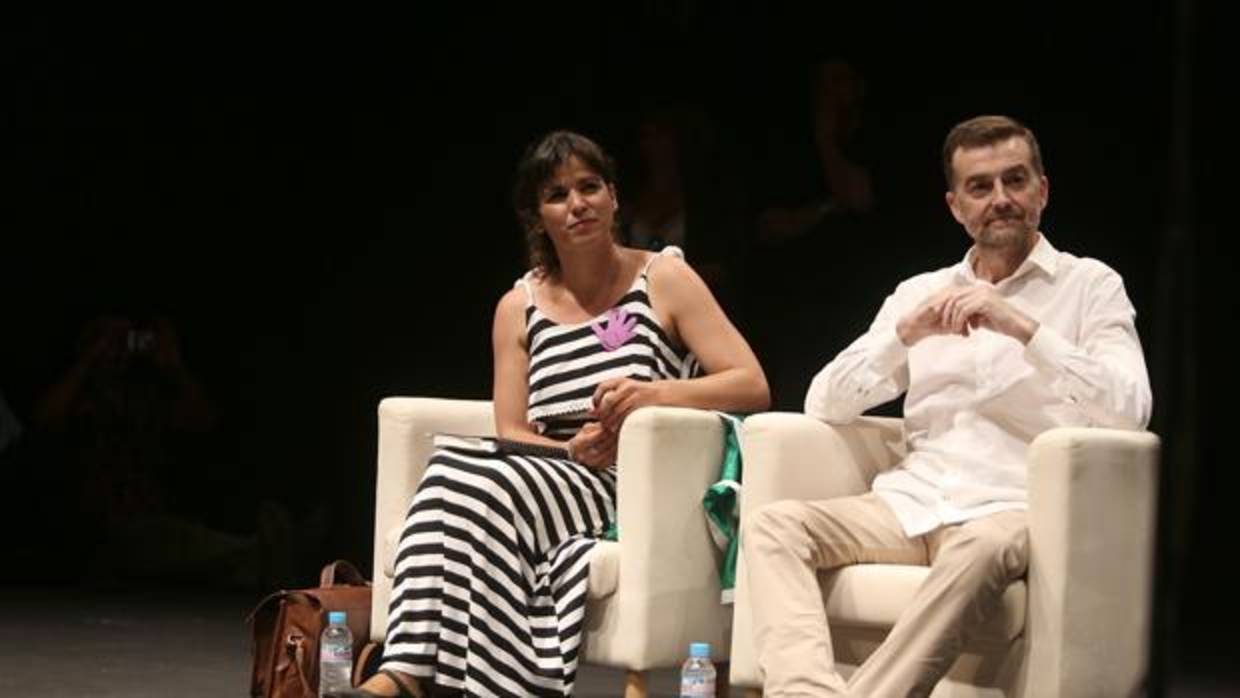 Mitin de Podemos IU, en el Teatro Salvador Tavora. Con Teresa Rodriguez y Antonio Maillo