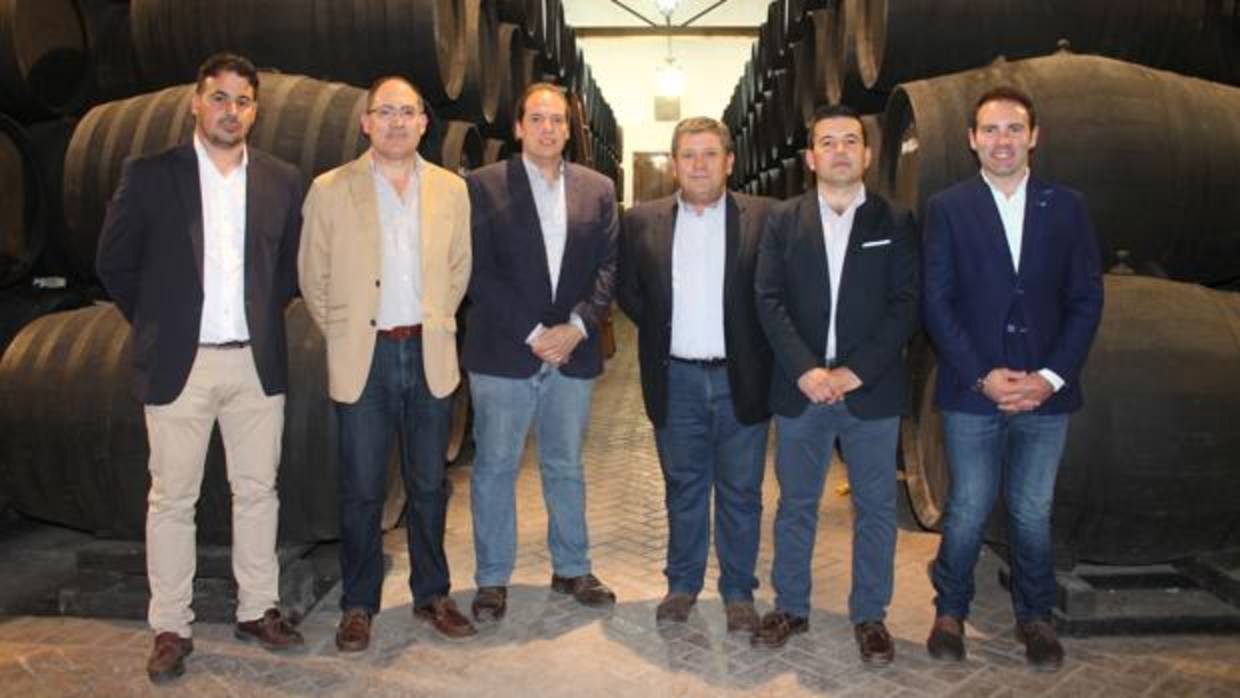 Representantes de las seis empresas que conforman la Asociación Bodegas de Moriles