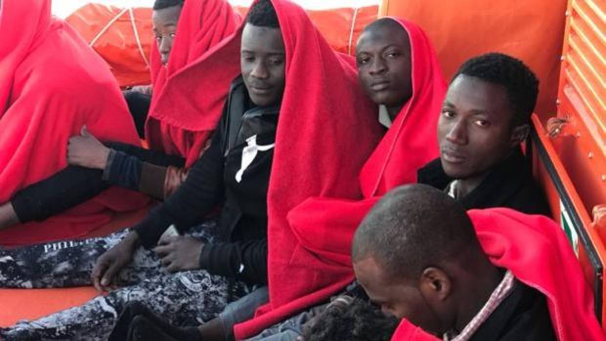 Imagen de inmigrantes rescatados en las costas andaluzas