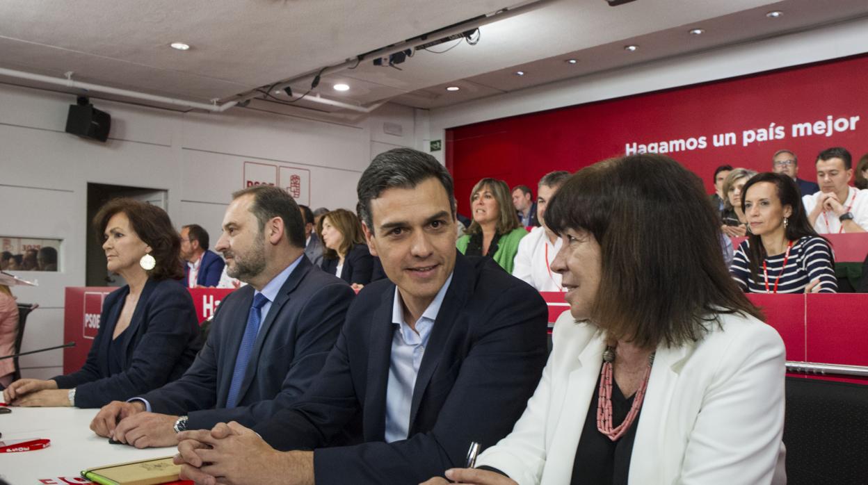 Carmen Calvo, José Luis Ábalos, Pedro Sánchez y Cristina Narbona en la reunión del Comité Federal