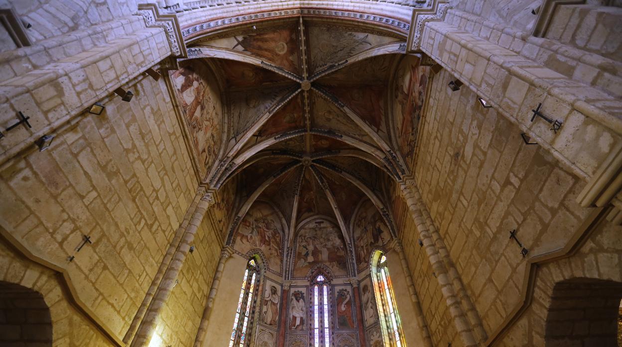 Ábside de la iglesia de San Lorenzo de Córdoba, con las pinturas góticas