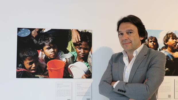 Pablo M. Díez lleva a Lucena la mirada de los niños de Asia