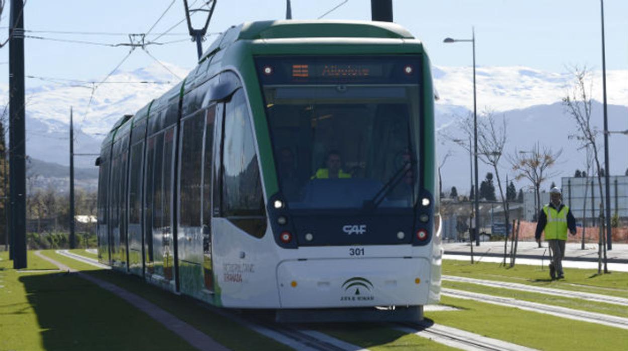 El trasbordo gratuito entre bus y metro en Granada empezará a aplicarse en julio