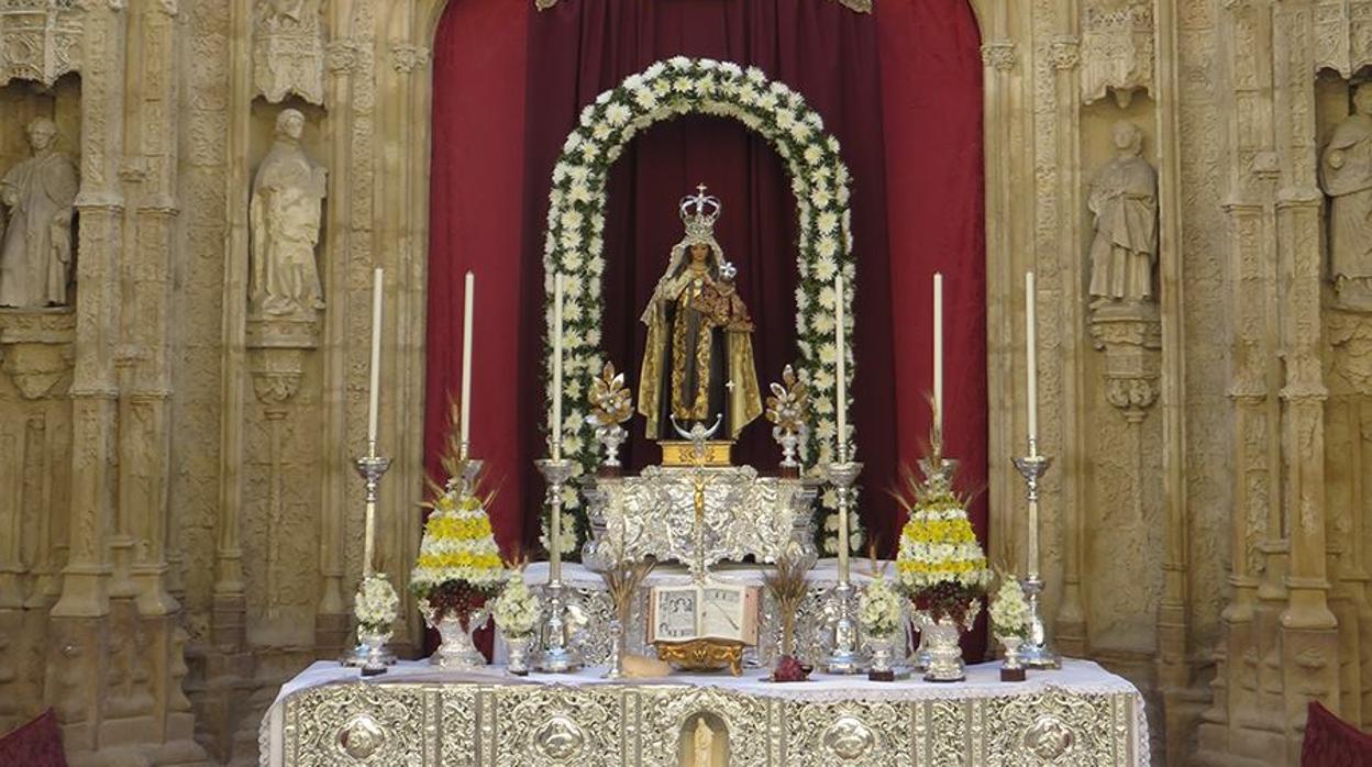 Altar de la hermandad del Carmen de San Cayetano