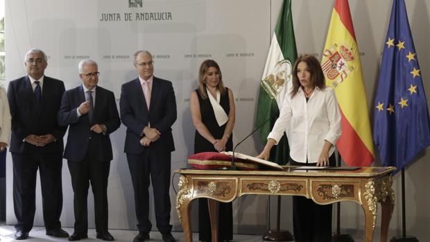 Susana Díaz coloca a Lina Gálvez de número tres en su Gobierno