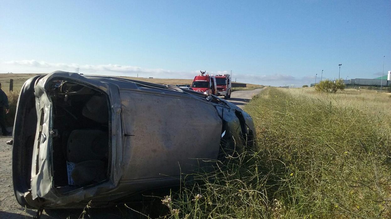 Aspecto que presenta el vehículo accidentado tras sufrir la salida de vía en Pozoblanco