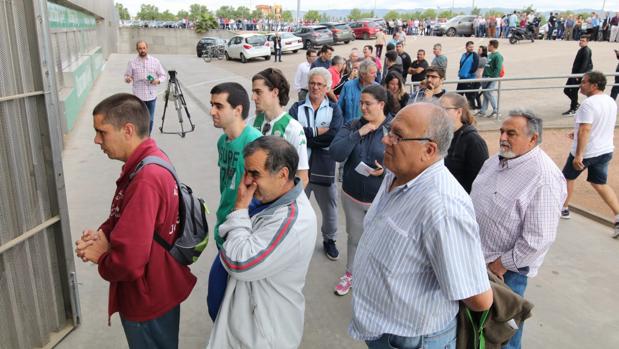 Córdoba CF | «Avalancha» de cordobesistas en el primer día de venta de abonos