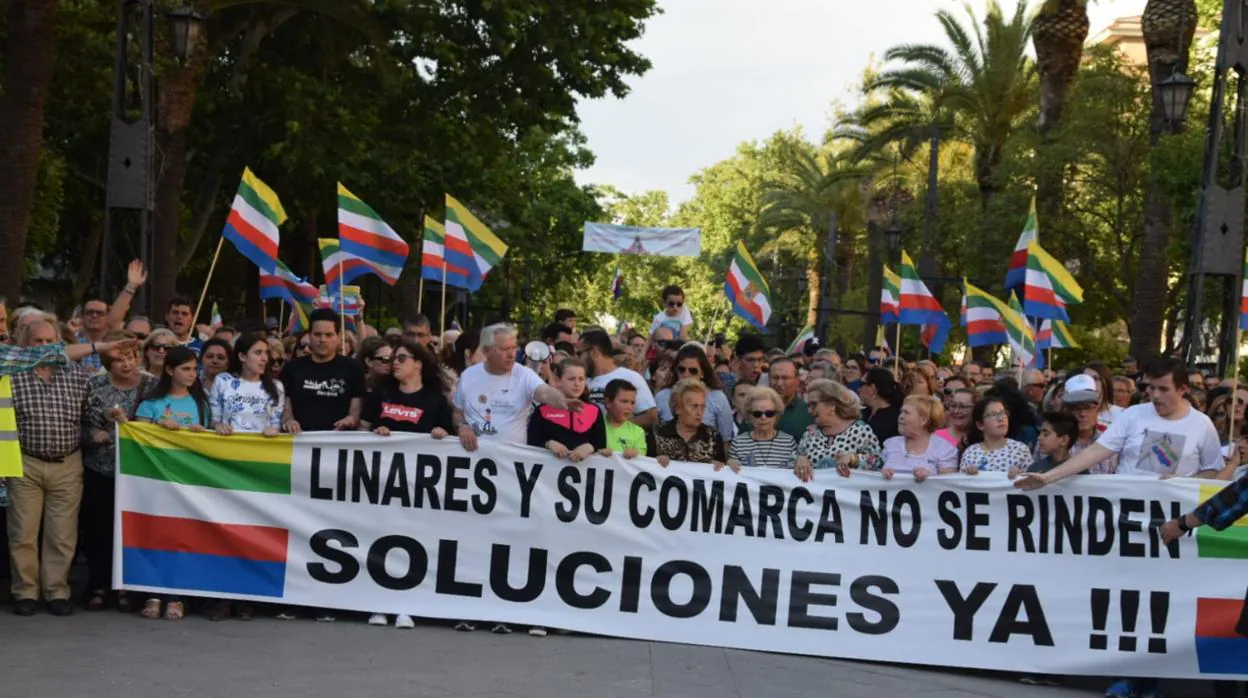 Casi 30.000 personas participaron en la manifestación del 17 de mayo en Linares para pedir su reindustrialización