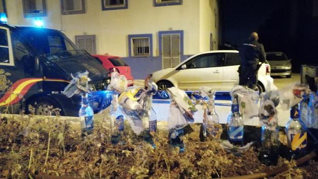 Atacan con cócteles molotov y piedras a policías nacionales en La Línea en una emboscada