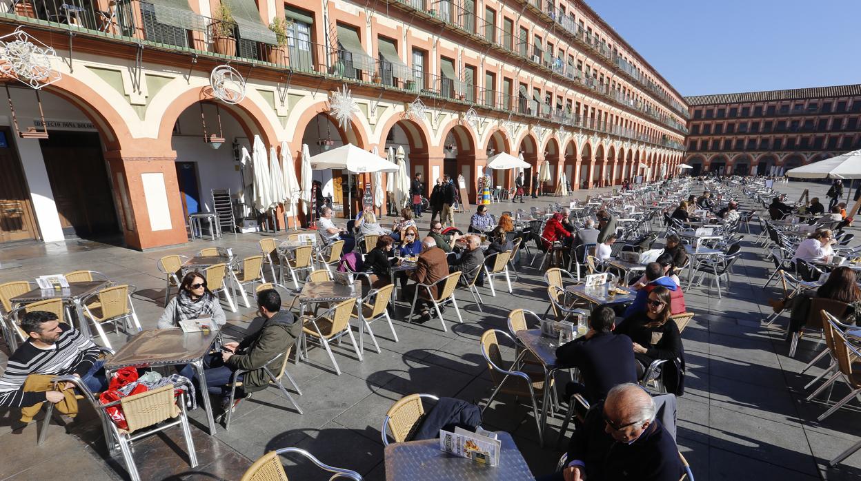 Veladores en la plaza de la Corredera