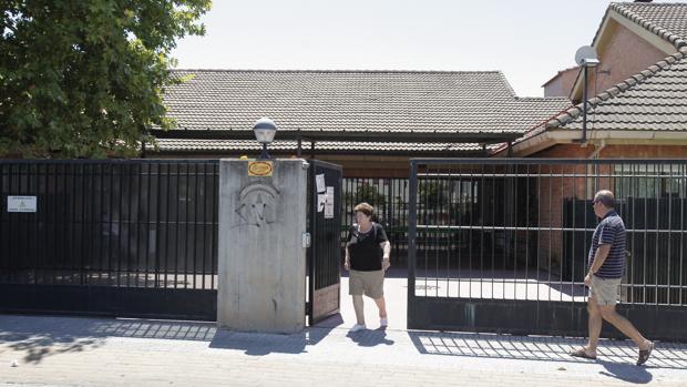 Entrada a la residencia del Parque Figueroa en Córdoba