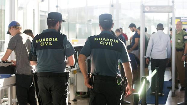 Abusa de la hija de una familia malagueña con la que vino a trabajar