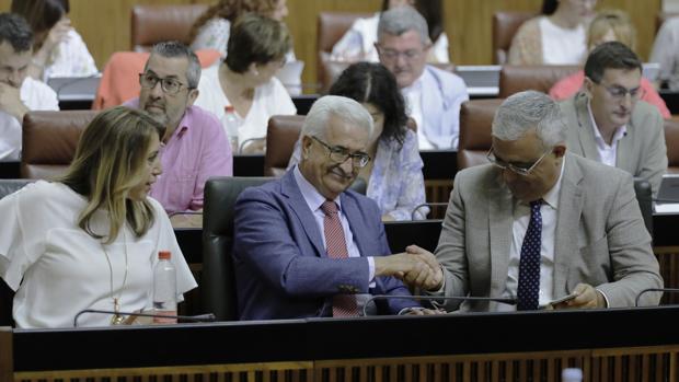 Susana Díaz se aferra al Parlamento para rebelarse contra Pedro Sánchez