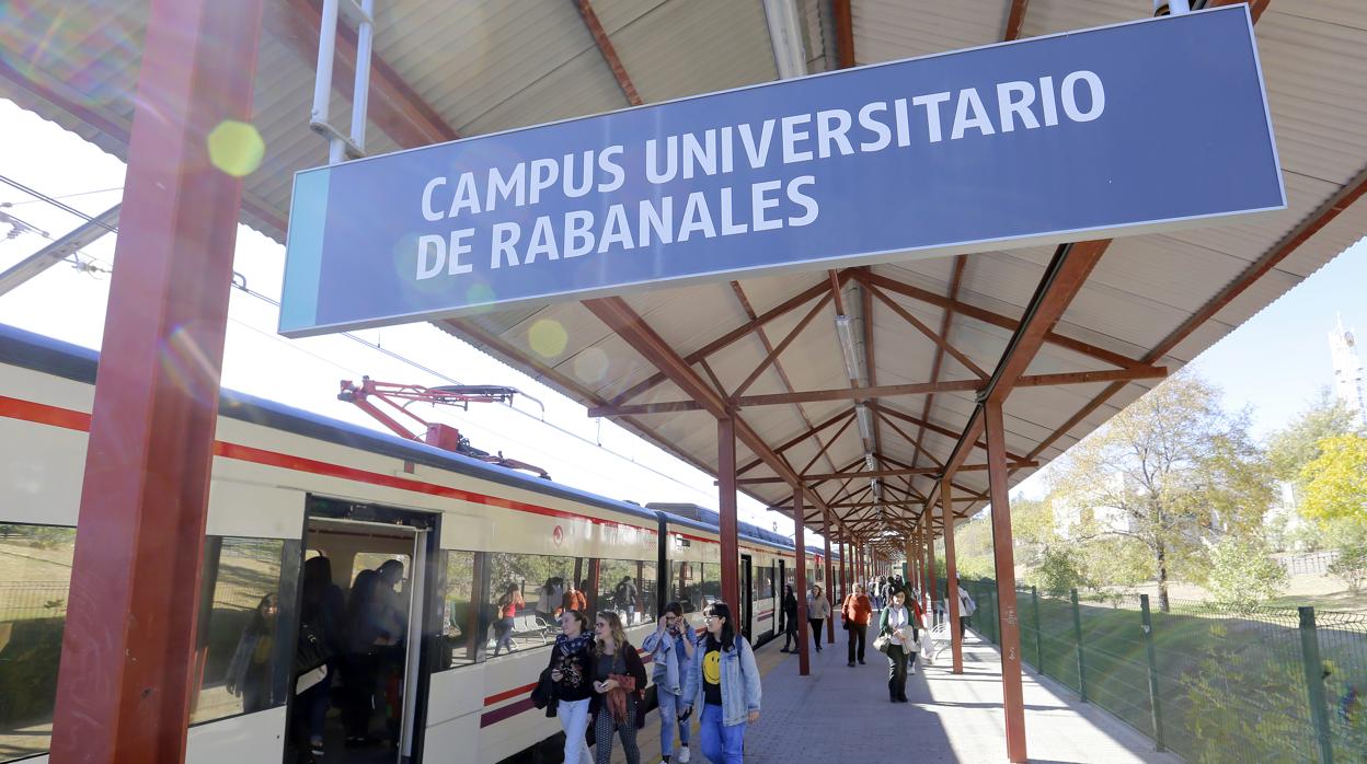 Parada del servicio ferroviario en el Campus de Rabanales